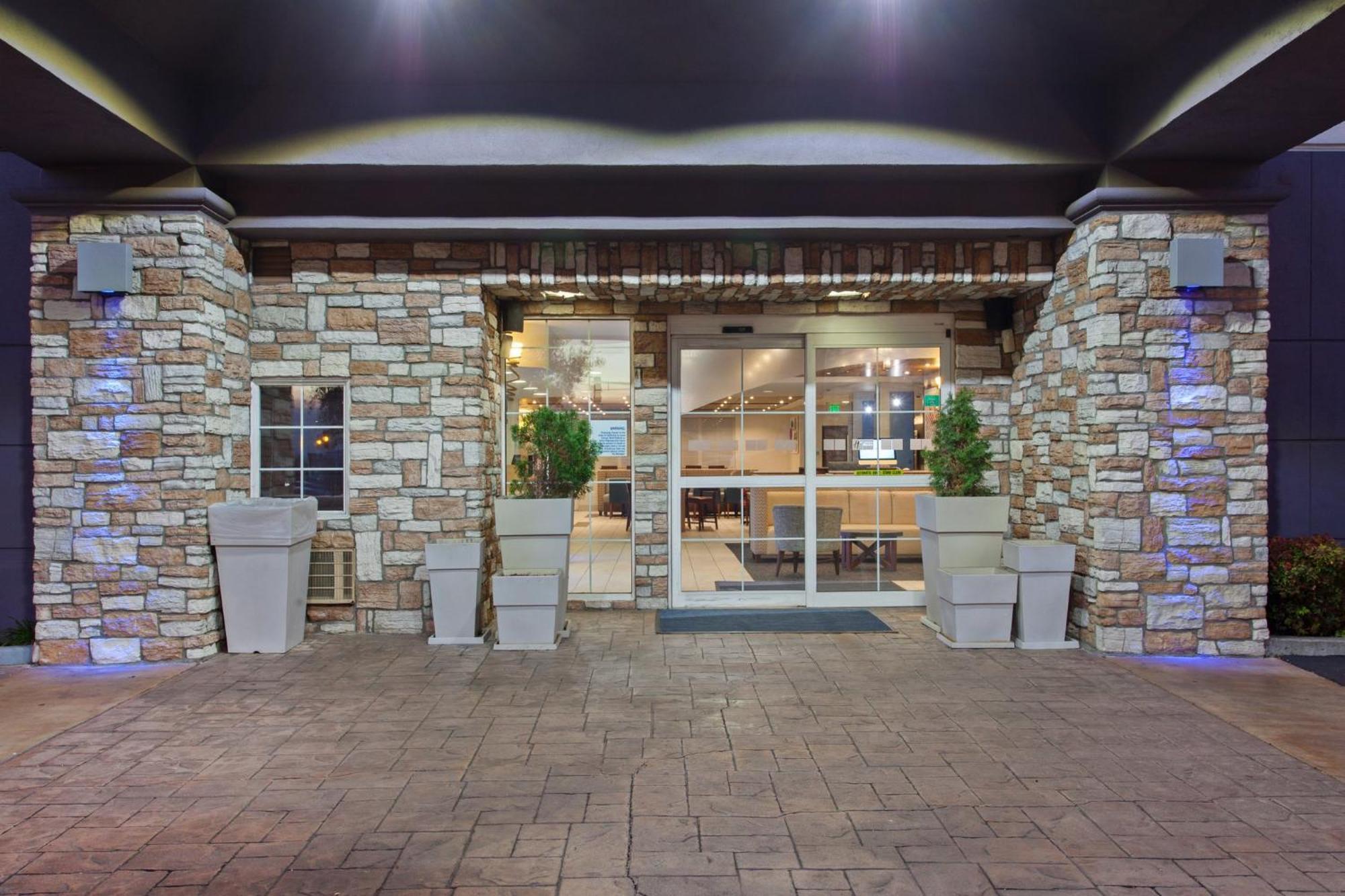 Holiday Inn Express & Suites Oakland - Airport By Ihg Exterior foto