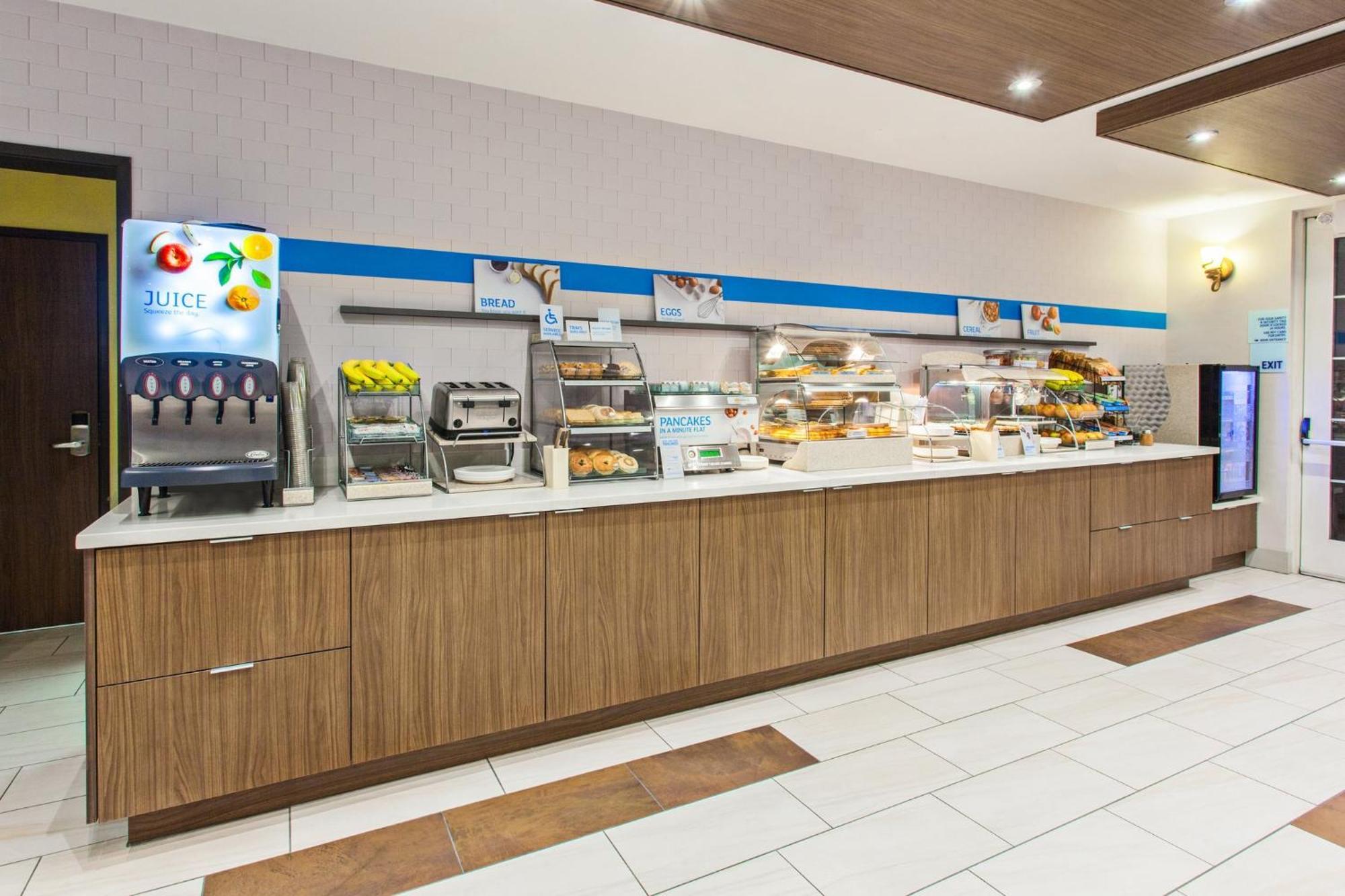 Holiday Inn Express & Suites Oakland - Airport By Ihg Exterior foto
