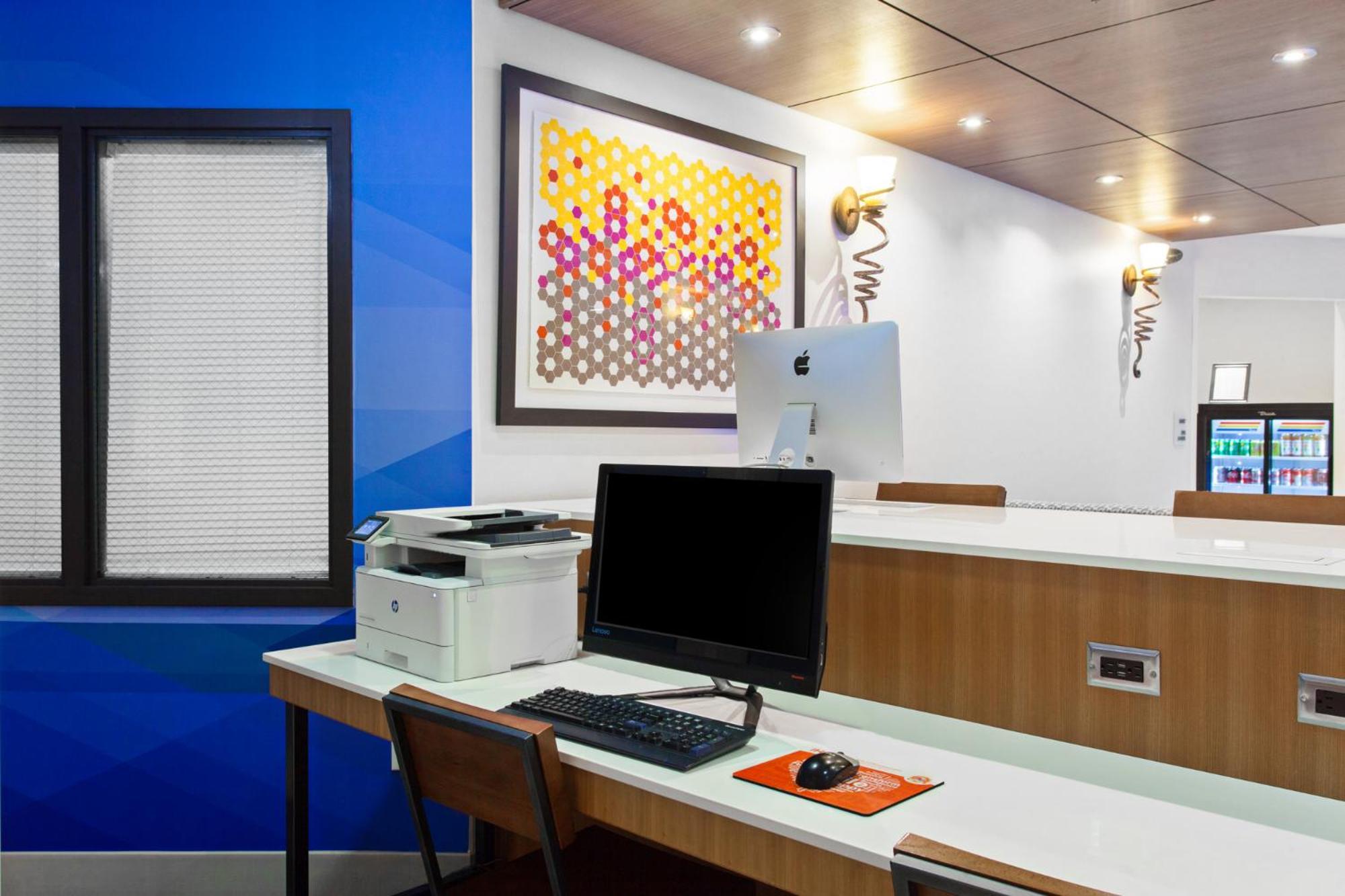 Holiday Inn Express & Suites Oakland - Airport By Ihg Exterior foto