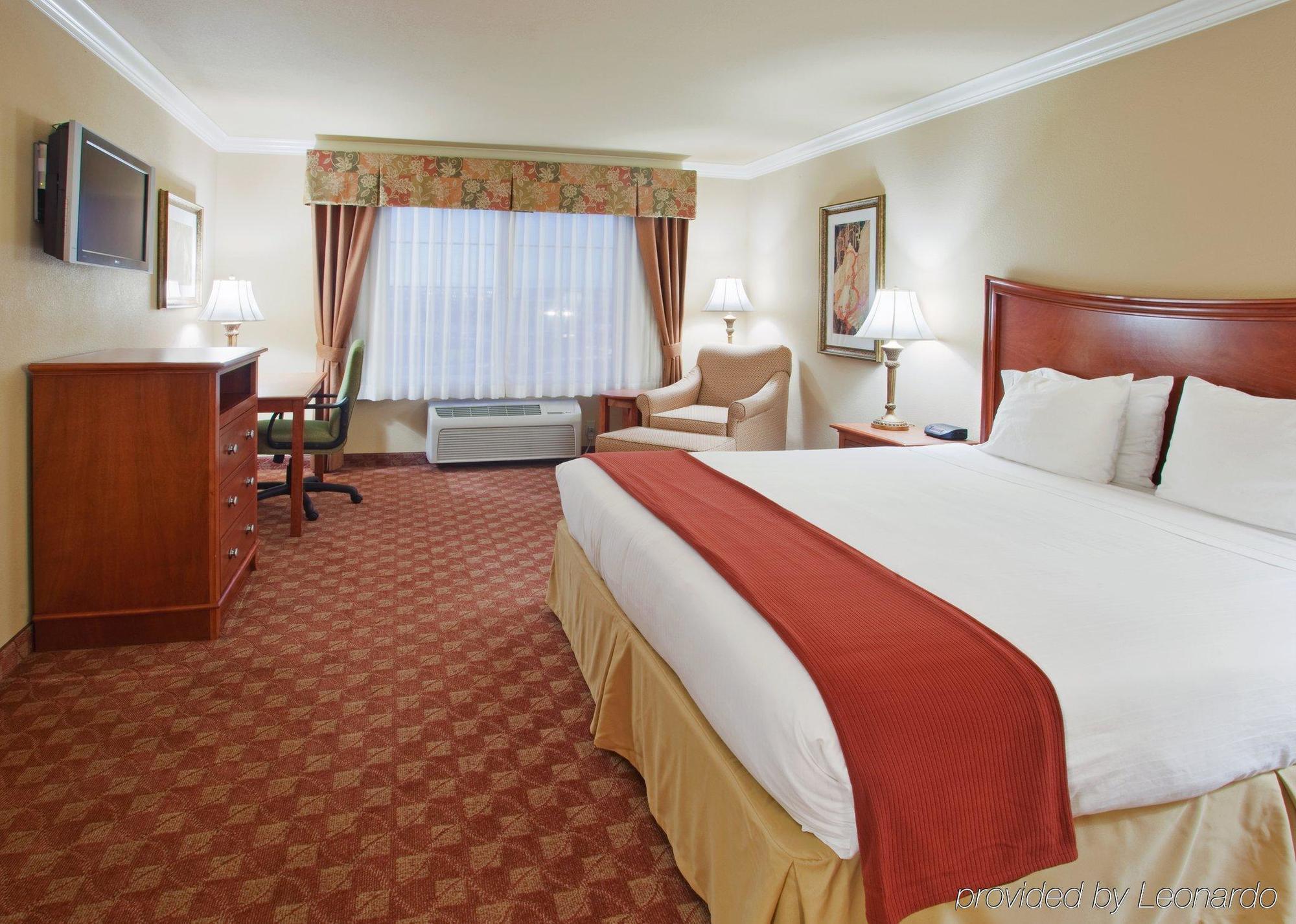 Holiday Inn Express & Suites Oakland - Airport By Ihg Exterior foto