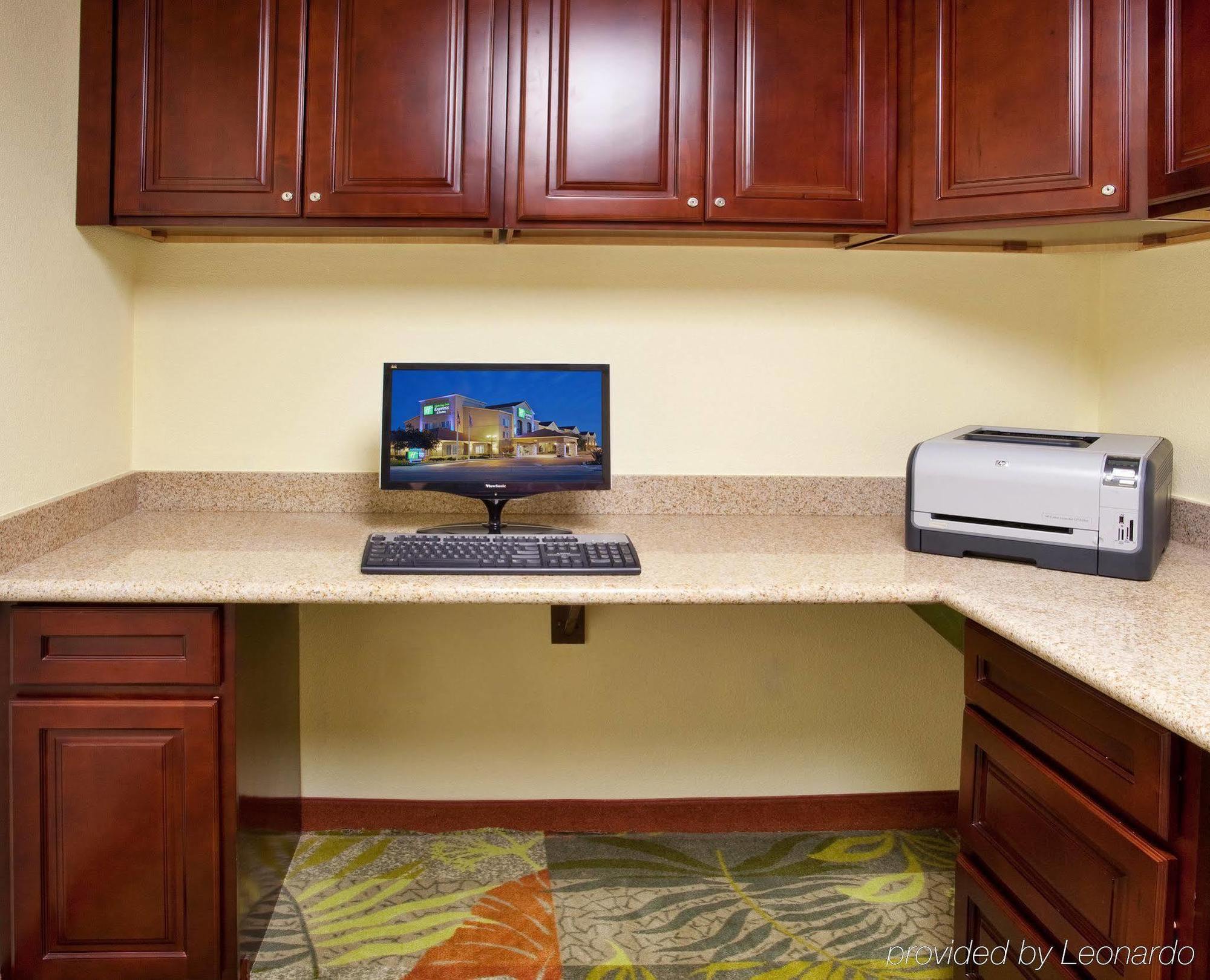 Holiday Inn Express & Suites Oakland - Airport By Ihg Exterior foto
